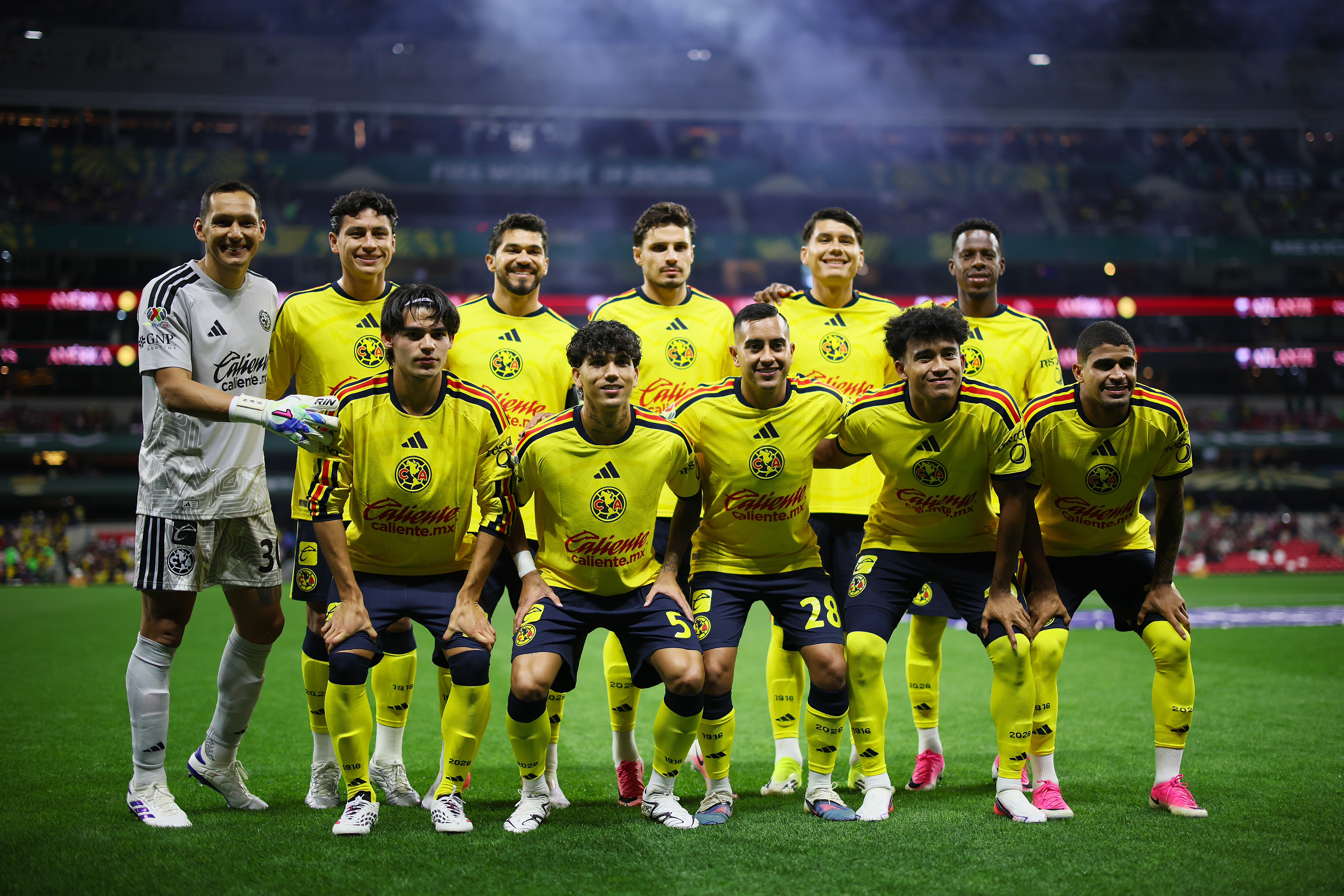 Jugadores del América durante un partido de Liga MX